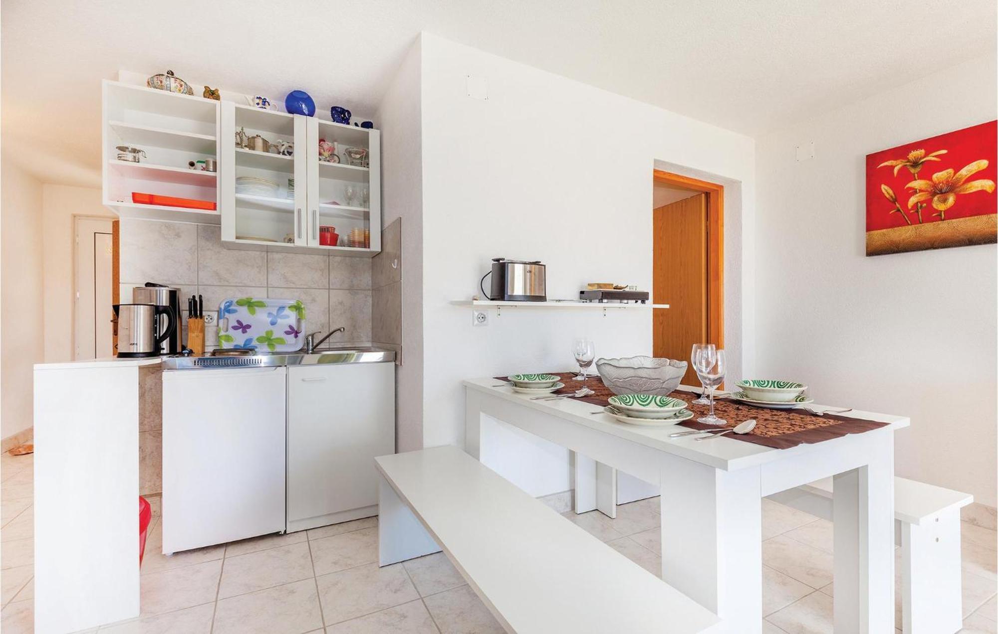 Gorgeous Apartment In Klenovica With Kitchen Екстериор снимка
